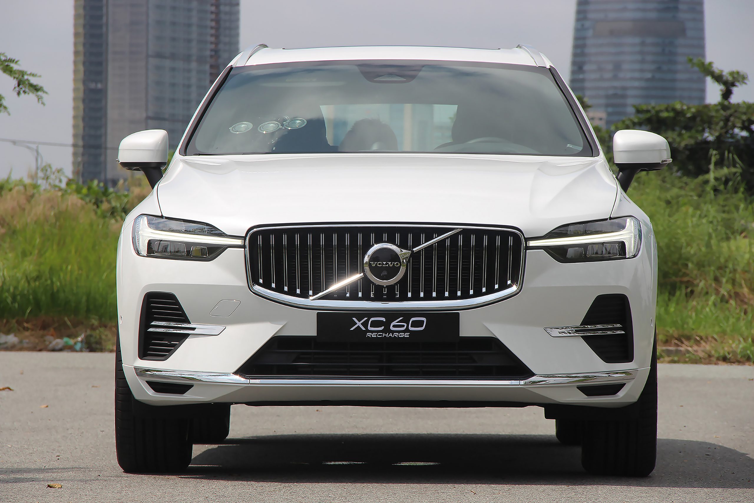 Volvo XC60 T8 Recharge - văn minh lái xe Bắc Âu