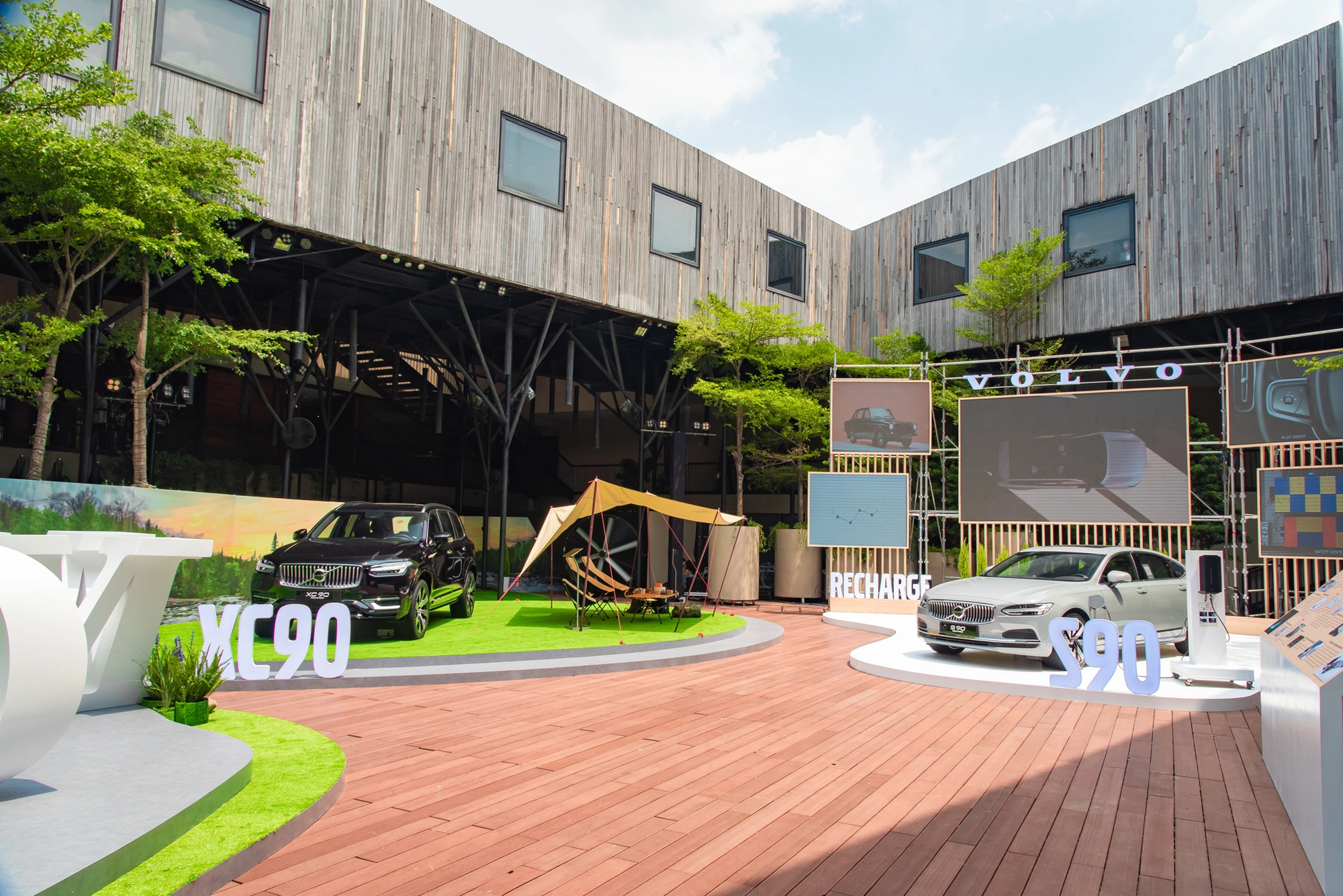 Tôi dừng lại, đi triển lãm đầu tiên của Volvo tại Việt Nam: Vừa đủ của người thành công hóa ra là vậy