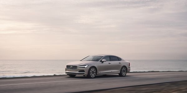 Volvo Car bán ra 50.315 xe trong tháng 2, xe điện chiếm gần một nửa.
