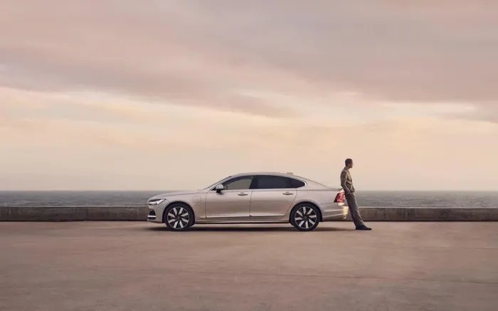 Đại lý nhận cọc Volvo S90 Recharge Ultimate, báo giá khoảng 2,9 tỷ đồng